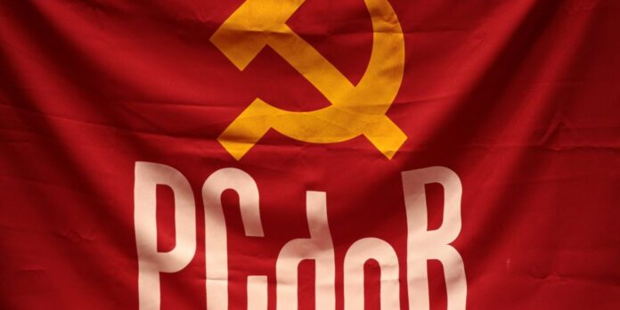 Em convenção, PCdoB formaliza apoio à chapa formada por Lula Em convenção, PCdoB formaliza apoio à chapa formada por Lula e Alckmin