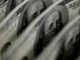 Dólar sobe para R$ 5,11, e bolsa fica estável, apesar de tensão global