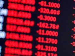 Bolsa sobe quase 3% e fecha no maior nível desde maio