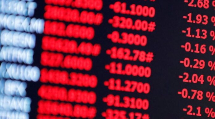 Bolsa sobe quase 3% e fecha no maior nível desde maio
