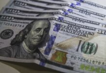Dólar fica estável em R$ 5,08, mas cai 0,58% na semana