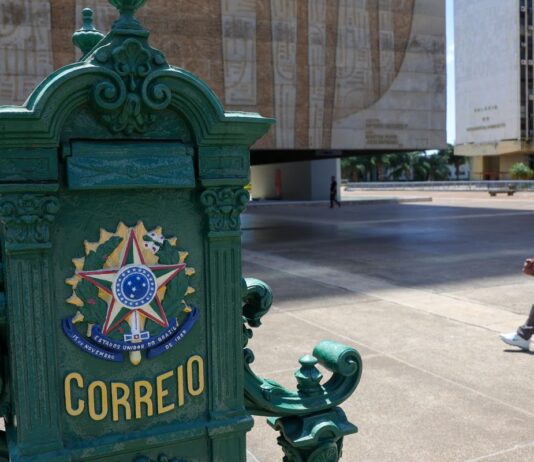 TCU cita risco fiscal dos Correios e defende compensação de custos