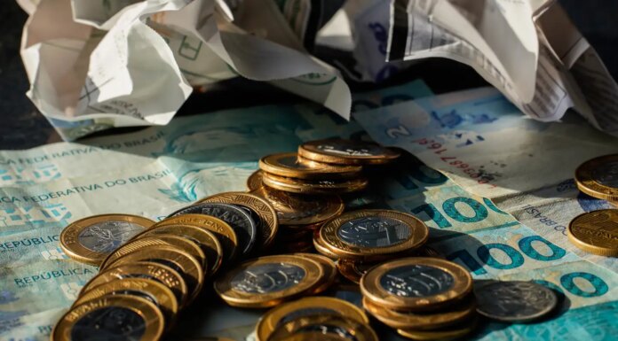 Economia cresce 0,7% em maio, puxada por consumo das famílias, diz FGV