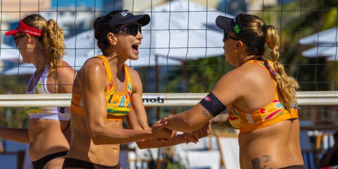 Carol e Rebecca estão na final do Circuito Mundial de Carol e Rebecca estão na final do Circuito Mundial de vôlei de praia