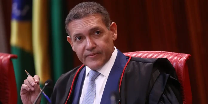 Em sessão do TSE, Nunes Marques defende urnas eletrônicas Em sessão do TSE, Nunes Marques defende urnas eletrônicas