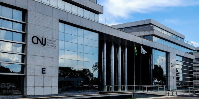 CNJ decide afastar ex-juíza da Lava Jato Gabriela Hardt por dois anos