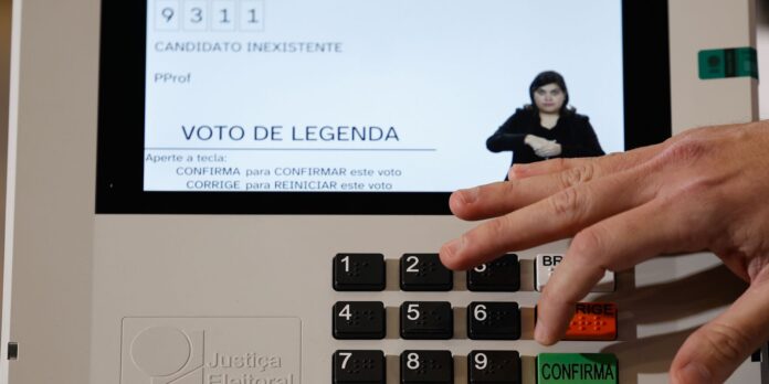 Acessibilidade: urna eletrônica passa por mudanças para eleições 2026 Acessibilidade: urna eletrônica passa por mudanças para eleições 2026