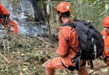 Quatro pessoas morrem em queda de helicóptero no Rio de Janeiro Quatro pessoas morrem em queda de helicóptero no Rio de Janeiro