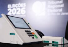 Eleitores que moram no exterior podem solicitar voto em trânsito Eleitores que moram no exterior podem solicitar voto em trânsito