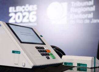 Eleitores que moram no exterior podem solicitar voto em trânsito Eleitores que moram no exterior podem solicitar voto em trânsito