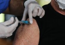 Rio disponibiliza vacinação contra nova cepa da covid-19 para idosos Rio disponibiliza vacinação contra nova cepa da covid-19 para idosos