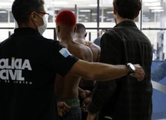 PM-RJ faz ação para conter expansão territorial do Comando Vermelho PM-RJ faz ação para conter expansão territorial do Comando Vermelho