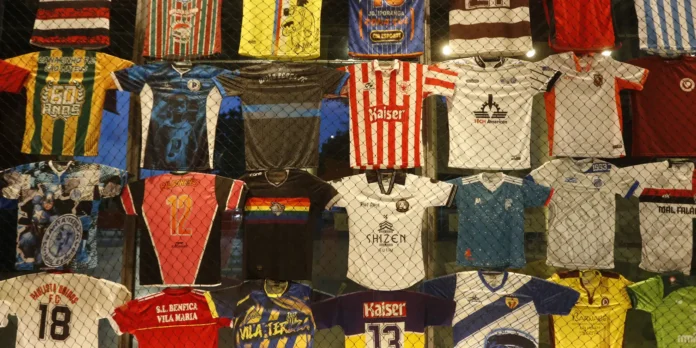 Memórias da Várzea: exposição conta histórias do futebol comunitário Memórias da Várzea: exposição conta histórias do futebol comunitário