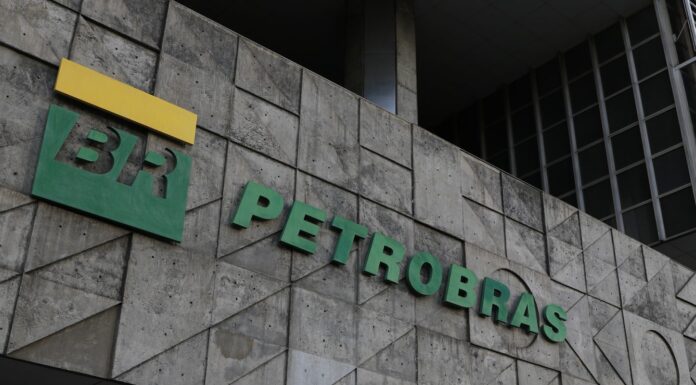 Petrobras atinge recorde de valor de mercado após descoberta no Amapá Petrobras identifica novos indícios de petróleo na Foz do Amazonas