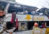 Ônibus tomba em Petrópolis e deixa 8 mortos e 20 feridos Ônibus tomba em Petrópolis e deixa 8 mortos e 20 feridos