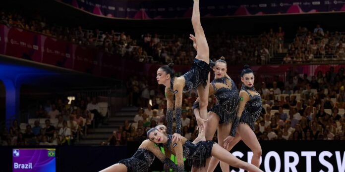 Brasil conquista dois títulos inéditos em ginástica rítmica Brasil conquista dois títulos inéditos em ginástica rítmica