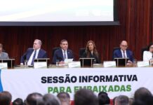 TSE apresenta sistema brasileiro de votação a embaixadores TSE apresenta sistema brasileiro de votação a embaixadores