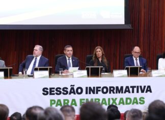 TSE apresenta sistema brasileiro de votação a embaixadores TSE apresenta sistema brasileiro de votação a embaixadores