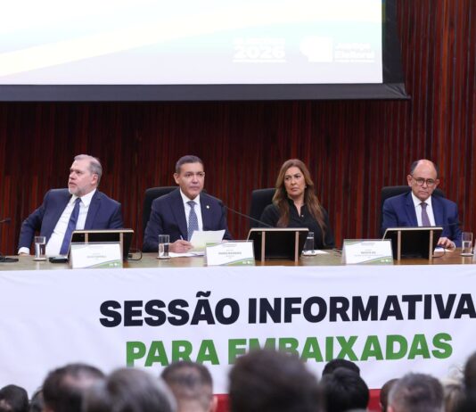 TSE apresenta sistema brasileiro de votação a embaixadores TSE apresenta sistema brasileiro de votação a embaixadores