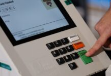 Prazo para eleitor pedir voto em trânsito termina nesta quinta-feira Prazo para eleitor pedir voto em trânsito termina nesta quinta-feira