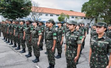 Exército comemora Dia do Soldado com autoridades dos Três Poderes Exército comemora Dia do Soldado com autoridades dos Três Poderes