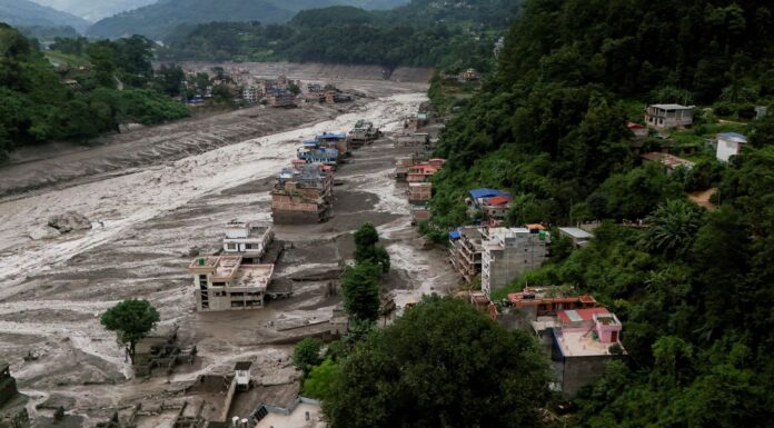 Nepal monitora dois lagos; risco de enchentes persiste Brasil lamenta mortes causadas por tragédia no Nepal e no Tibete