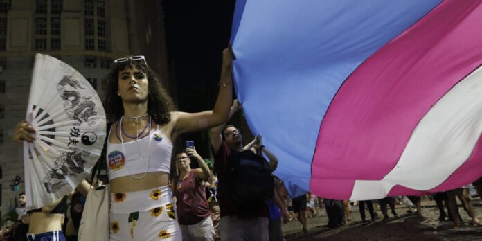 Justiça obriga governo do AM a garantir processo transexualizador Justiça obriga governo do AM a garantir processo transexualizador