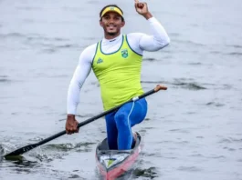 Isaquias Queiroz conquista a medalha de ouro no Mundial de Canoagem Isaquias Queiroz conquista a medalha de ouro no Mundial de Canoagem
