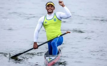 Isaquias Queiroz conquista a medalha de ouro no Mundial de Canoagem Isaquias Queiroz conquista a medalha de ouro no Mundial de Canoagem