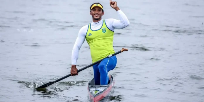 Isaquias Queiroz conquista a medalha de ouro no Mundial de Canoagem