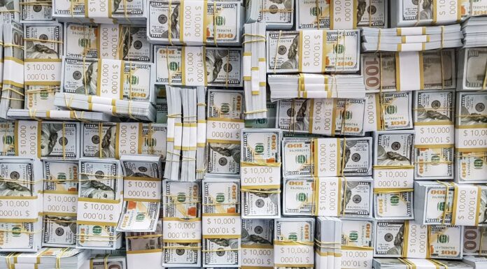 Dólar cai a R$ 5,14 com alívio no mercado externo