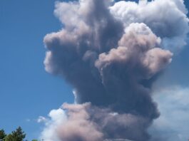Erupção do Etna prolonga fechamento de aeroporto na Sicília