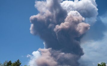 Erupção do Etna prolonga fechamento de aeroporto na Sicília