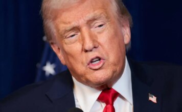 Trump assina decretos e restringe cidadania por nascimento