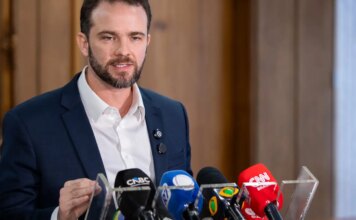 Salário mínimo deverá subir para R$ 1.741 em 2027, diz Durigan