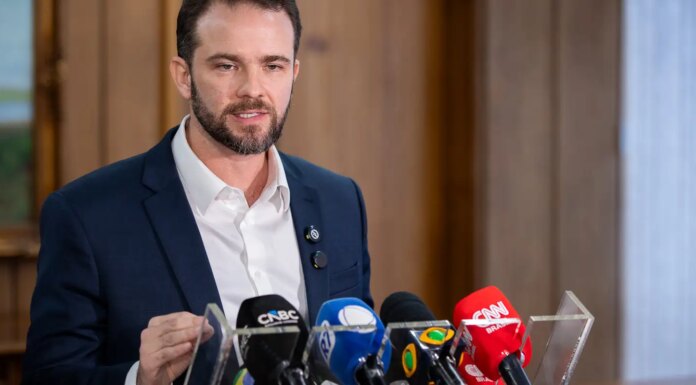 Salário mínimo deverá subir para R$ 1.741 em 2027, diz Durigan