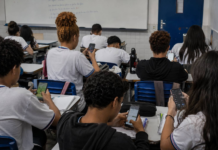Uso De Telas Já Preocupa 8 Em Cada 10 Escolas; Famílias Relatam Mudanças No Comportamento Das Crianças