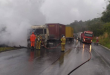 Incêndio E Colisão De Veículos Causam Interdição Na BR-242 Na Bahia