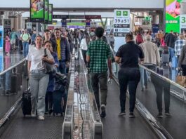 Setor de serviços fica estável em junho e sobe 2% no 1º semestre