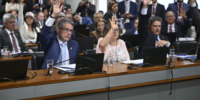 Votação da PEC 6x1 deve ocorrer só após primeiro turno das eleições