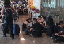 Viajantes aproveitam feriadão e movimentam estradas e aeroportos Viajantes aproveitam feriadão e movimentam estradas e aeroportos