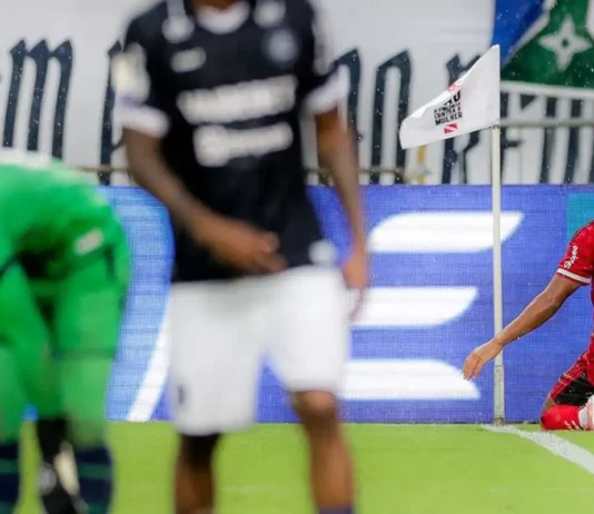 Flamengo supera Remo em Belém e vira líder provisório do Brasileirão Flamengo supera Remo em Belém e vira líder provisório do Brasileirão
