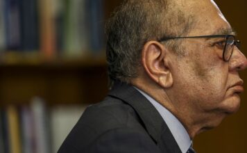 Gilmar Mendes quer proibir policiais assessorando ministros do STF Gilmar Mendes quer proibir policiais assessorando ministros do STF