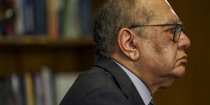 Gilmar Mendes quer proibir policiais assessorando ministros do STF Gilmar Mendes quer proibir policiais assessorando ministros do STF