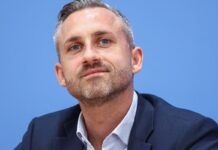 Extrema-direita da Alemanha tenta apoio para montar governo Extrema-direita da Alemanha tenta apoio para montar governo