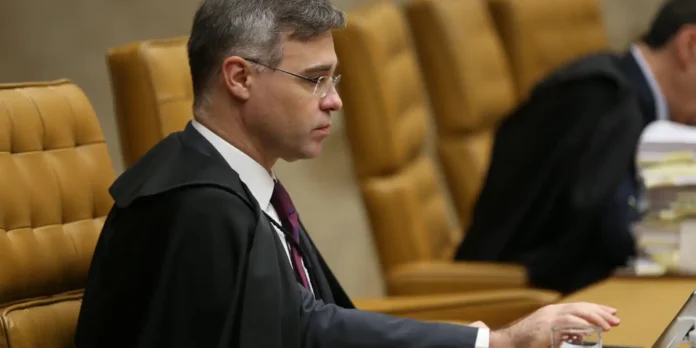 INSS: Mendonça solta 3 investigados e cancela tornozeleira de outros INSS: Mendonça solta 3 investigados e cancela tornozeleira de outros 3