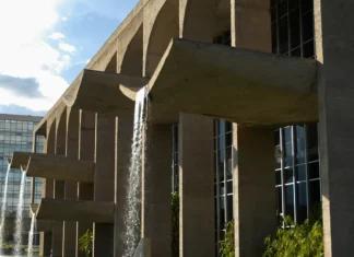 Crise no STF: Ministério da Justiça e AGU comentam decisão de Fachin Crise no STF: Ministério da Justiça e AGU comentam decisão de Fachin