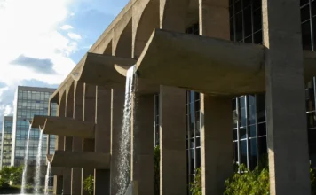 Crise no STF: Ministério da Justiça e AGU comentam decisão de Fachin Crise no STF: Ministério da Justiça e AGU comentam decisão de Fachin