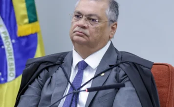 Dino determina investigação sobre elo entre Vorcaro e cemitérios de SP Dino quebra sigilo de investigação sobre produção do filme Dark Horse