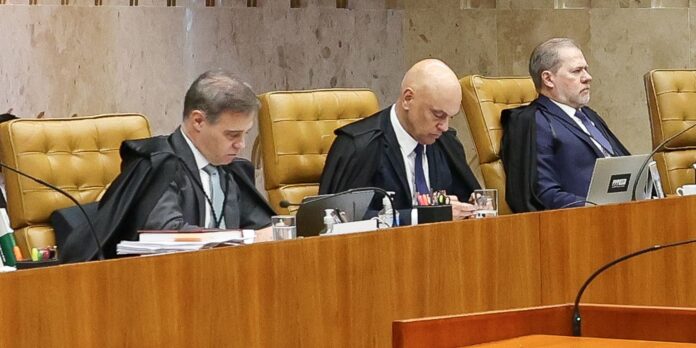 Sessão do STF termina sem definir processos de Moraes e Mendonça